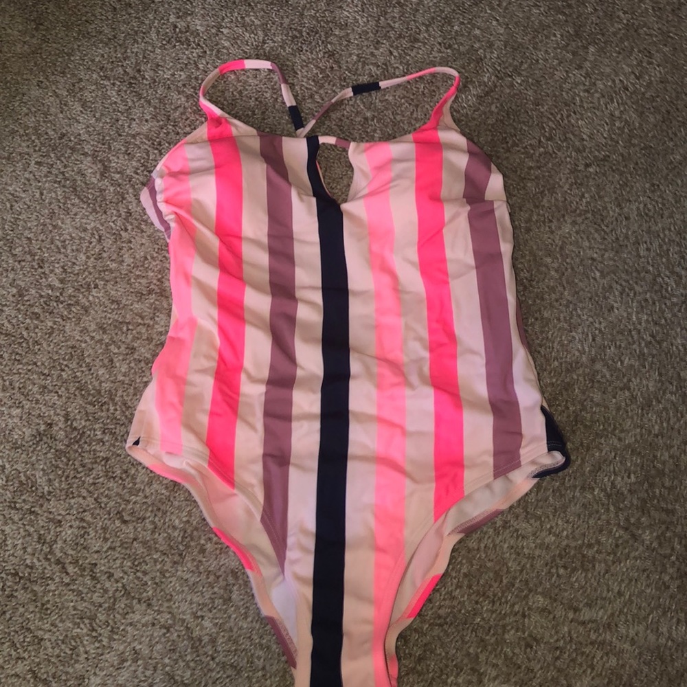 One piece bathing suit 👙